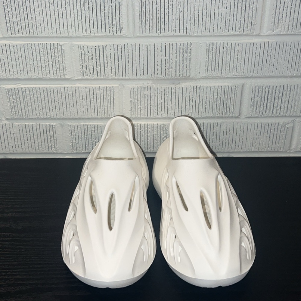 White Unisex Foam Runner Shoe - Picture 6 of 9